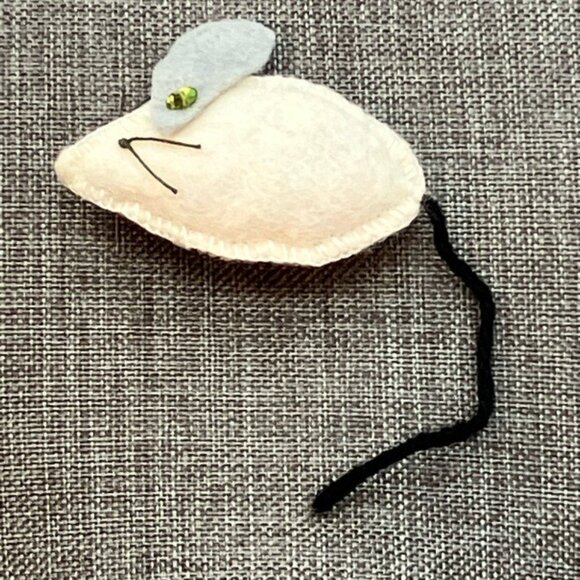 Vintage Kitsch Mouse Pin Brooch 2.5 In Grey Felt Black Yarn Green Sequin Retro - Picture 2 of 6